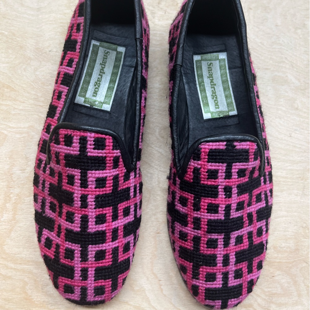 Snapdragon needlepoint loafers, hot pink and black, sz8, with box